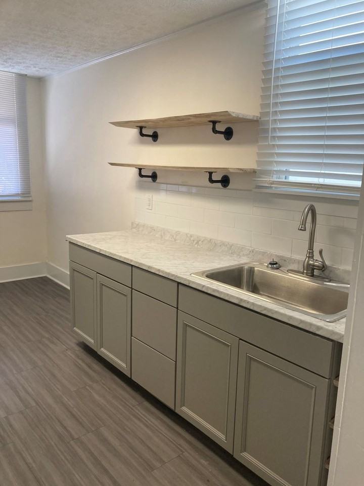 1431 S Floyd St - Photo 2 of 15