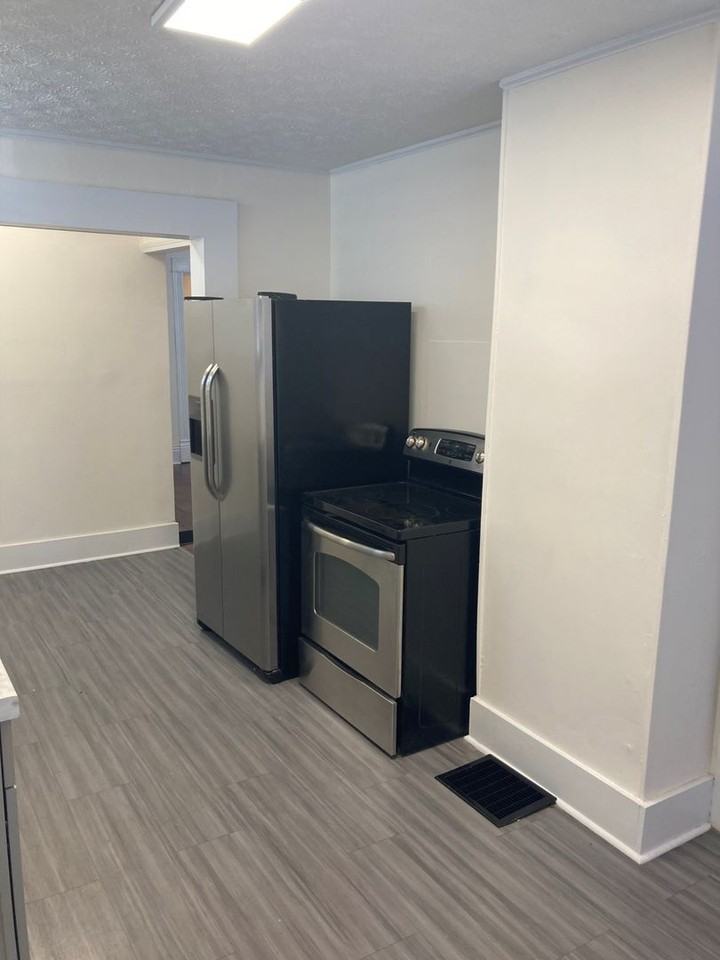 1431 S Floyd St - Photo 3 of 15