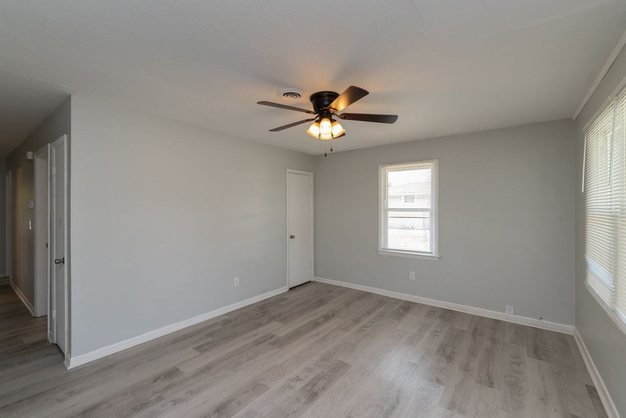 1128 12th Ave - Photo 3 of 28