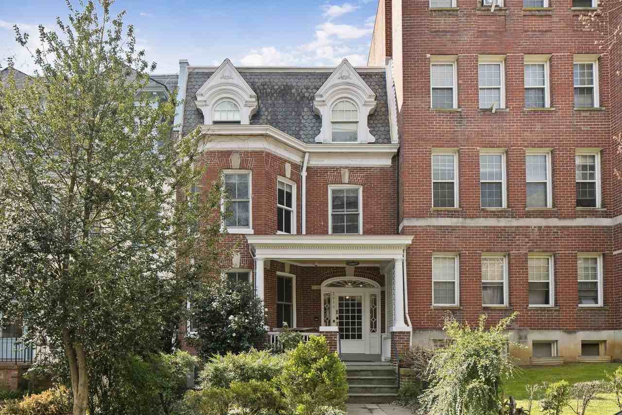 2616 Cathedral Avenue Northwest - Photo 2 of 33