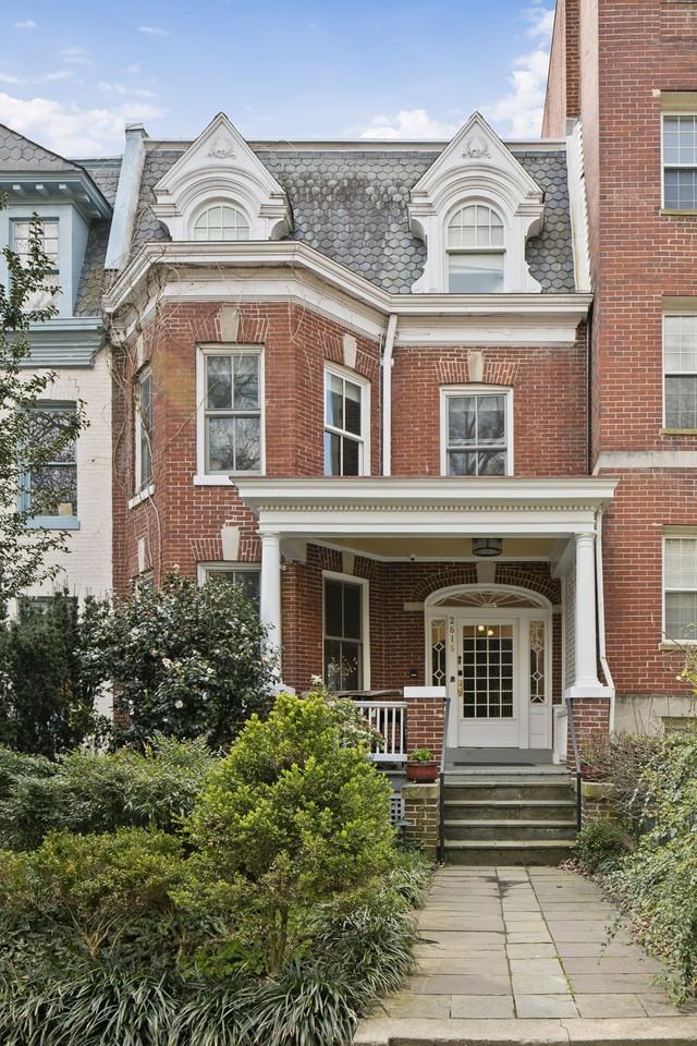 2616 Cathedral Avenue Northwest - Photo 3 of 33