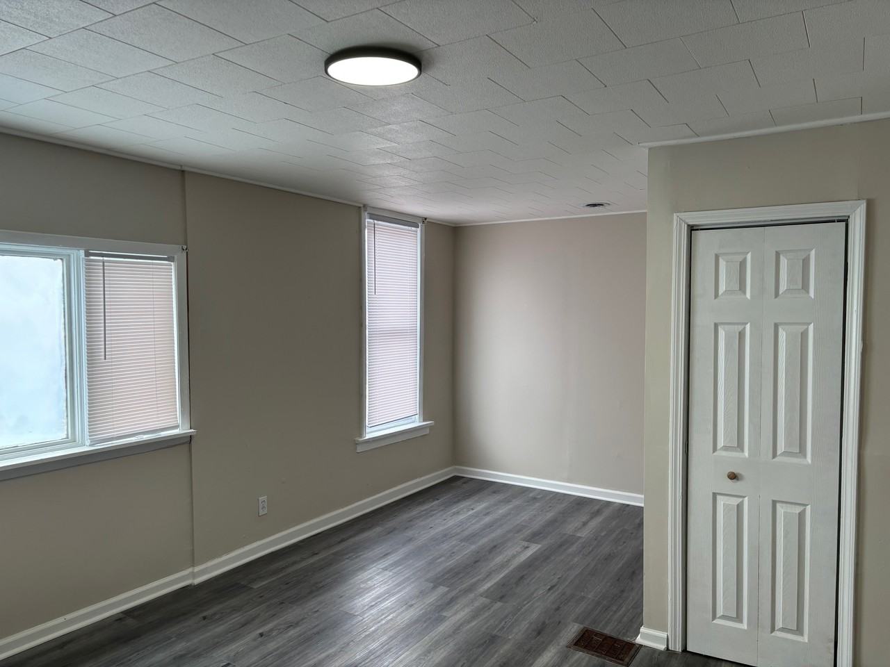 913 Niagara St - Photo 3 of 7