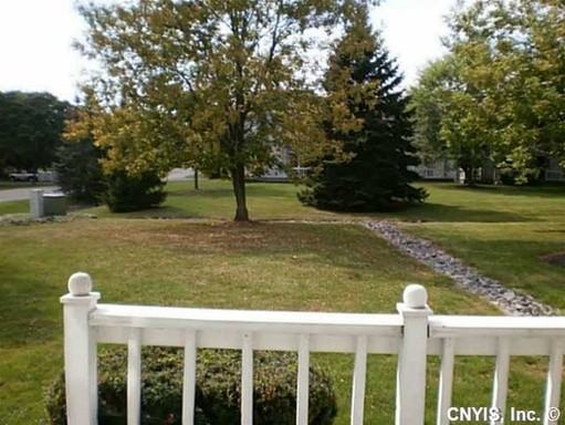 453 Summerhaven Dr N - Photo 3 of 13