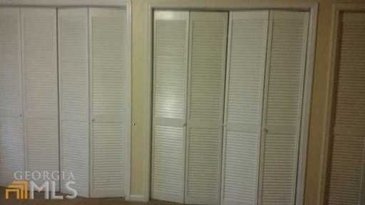 3743 Poplar Dr - Photo 3 of 5