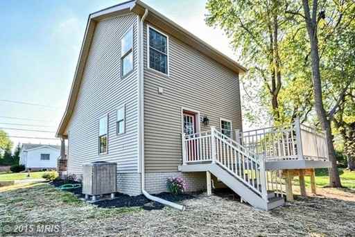 329 S Jefferson St - Photo 3 of 17