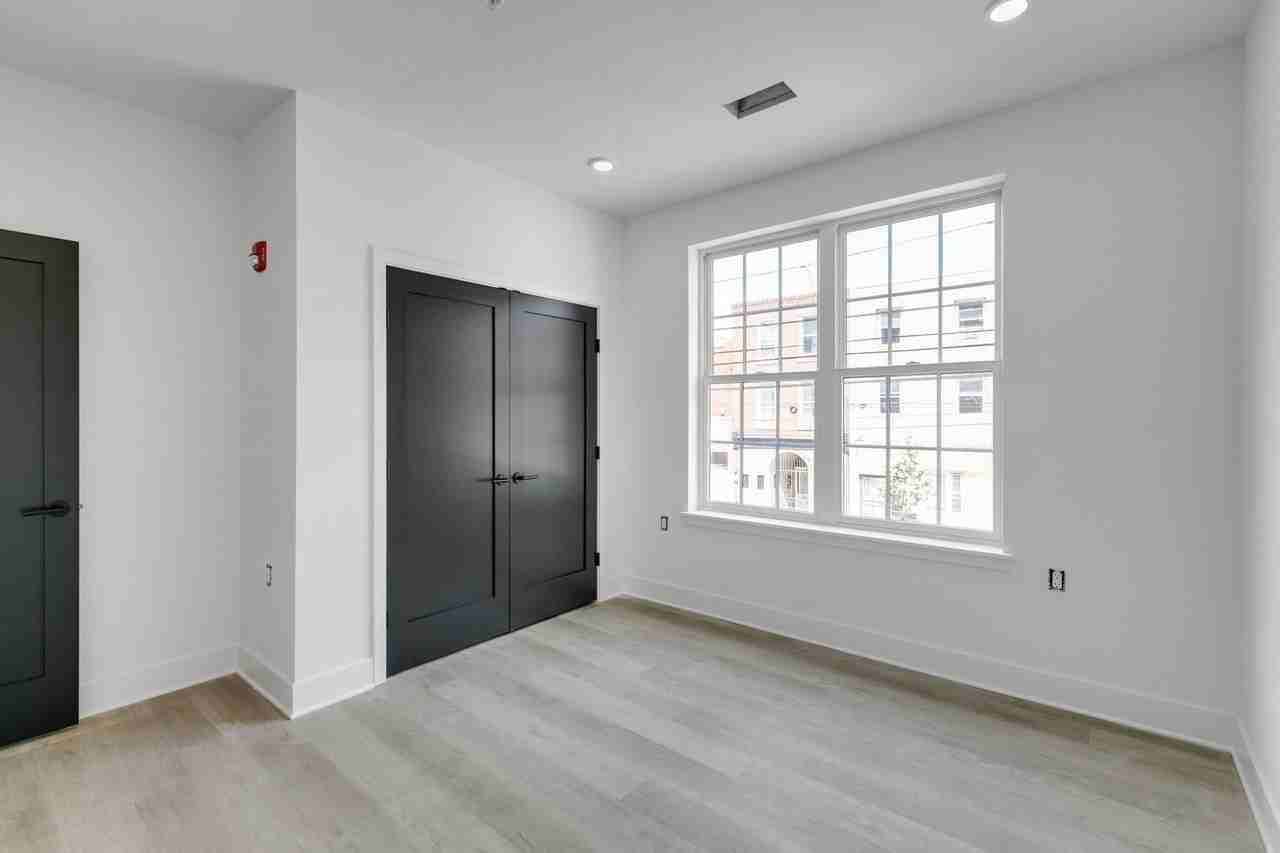 Brand New Luxury Apartments - Photo 7 of 36