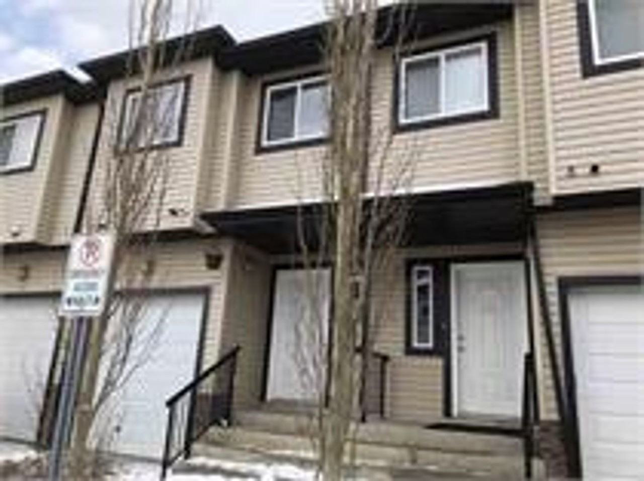 Townhouse For Rent With Garage In The Community Of Wild Rose. Close To