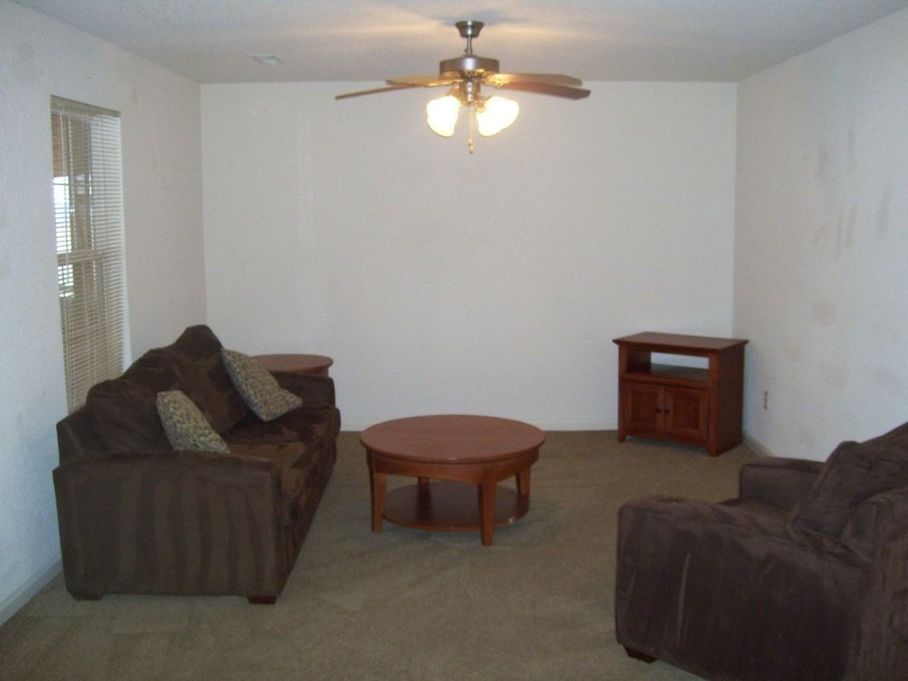 16711 Hunters Ridge - Photo 2 of 17