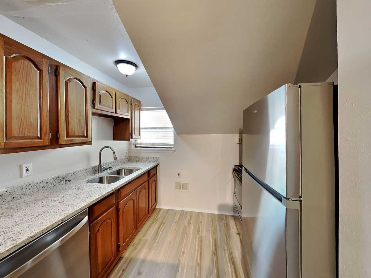 3551 W 4th St #5 - Photo 6 of 11