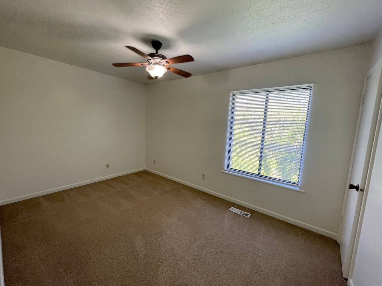 1430 Tenbury Dr - Photo 5 of 8