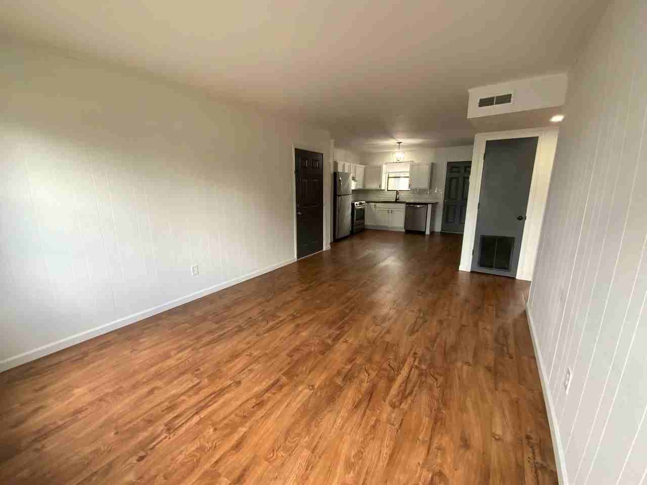 100 Ravenwood Dr #B - Photo 3 of 10