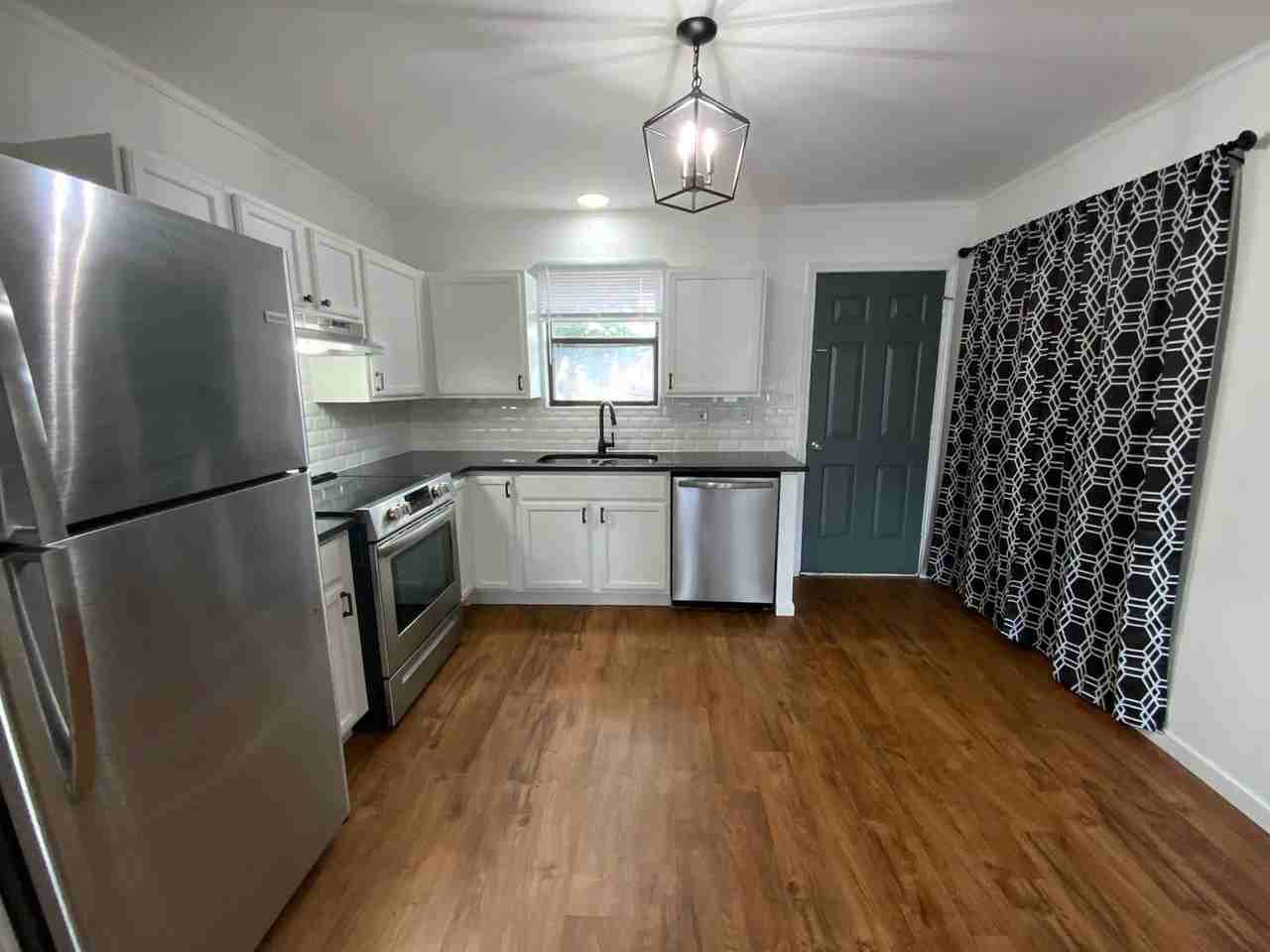 100 Ravenwood Dr #B - Photo 4 of 10