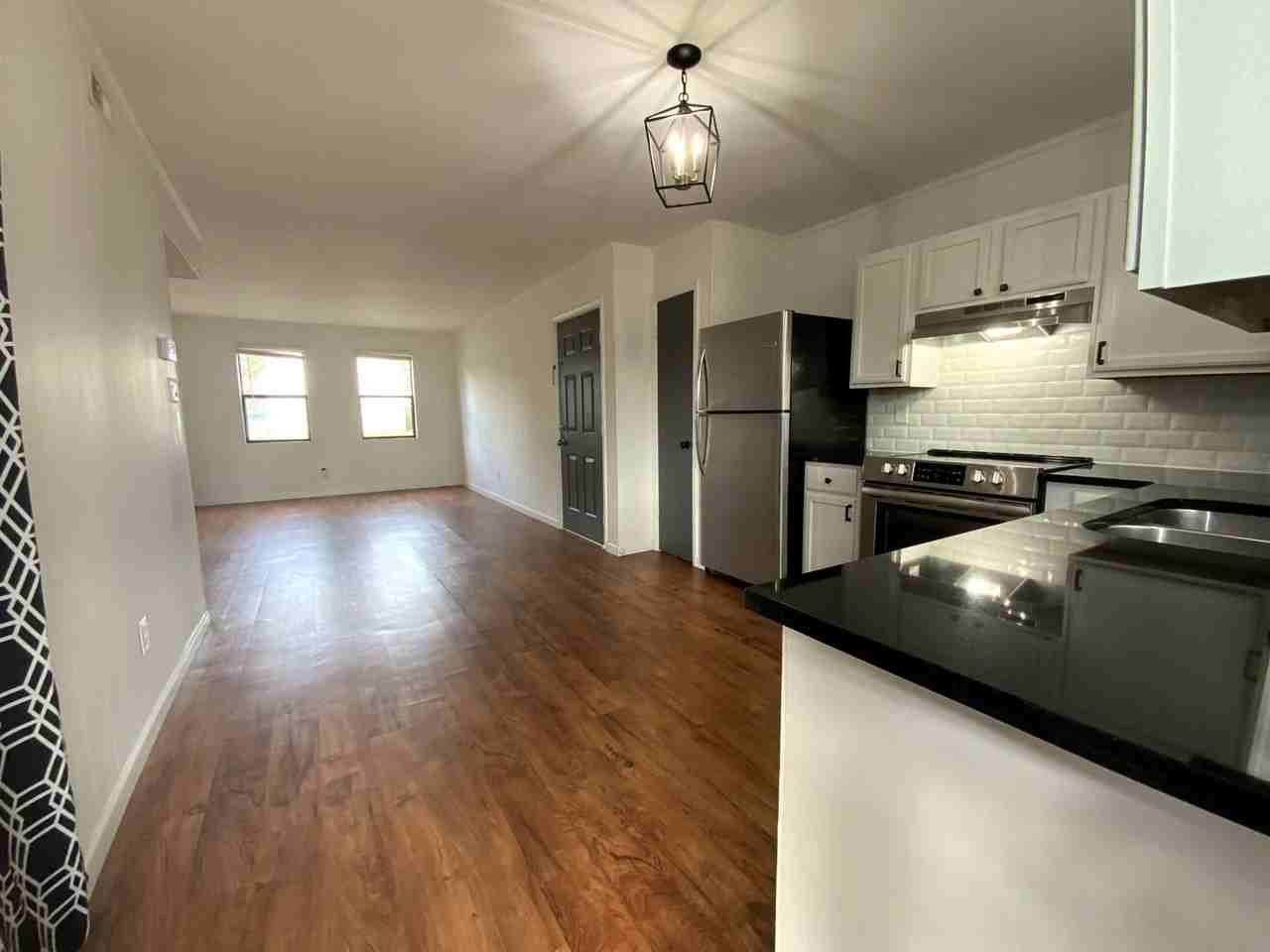 100 Ravenwood Dr #B - Photo 5 of 10