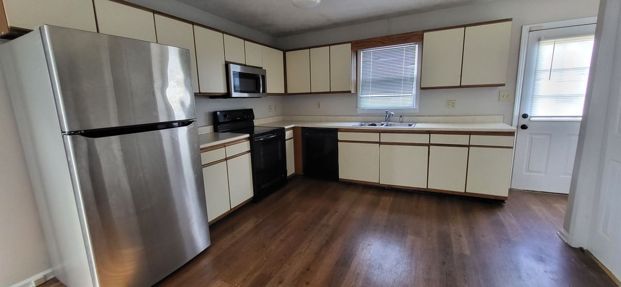 1439 Sprunt Ave - Photo 3 of 7