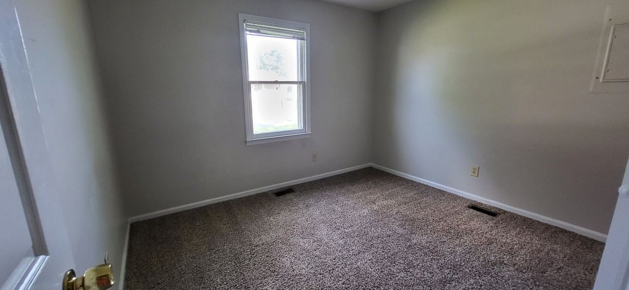 1439 Sprunt Ave - Photo 6 of 7