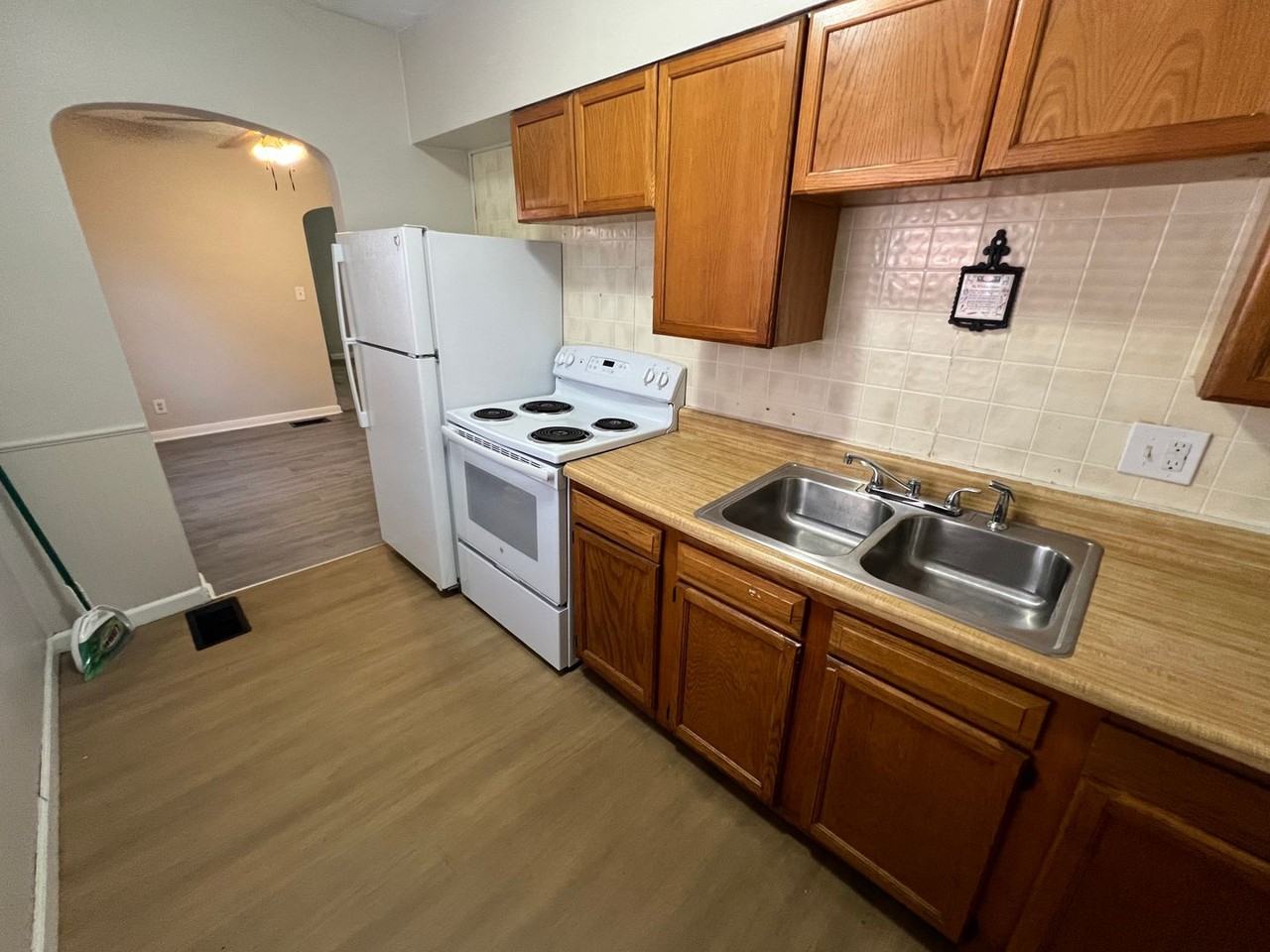 397 S Chase Ave - Photo 2 of 11