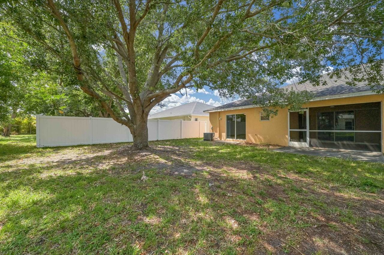 1226 Se 6th St - Photo 2 of 21