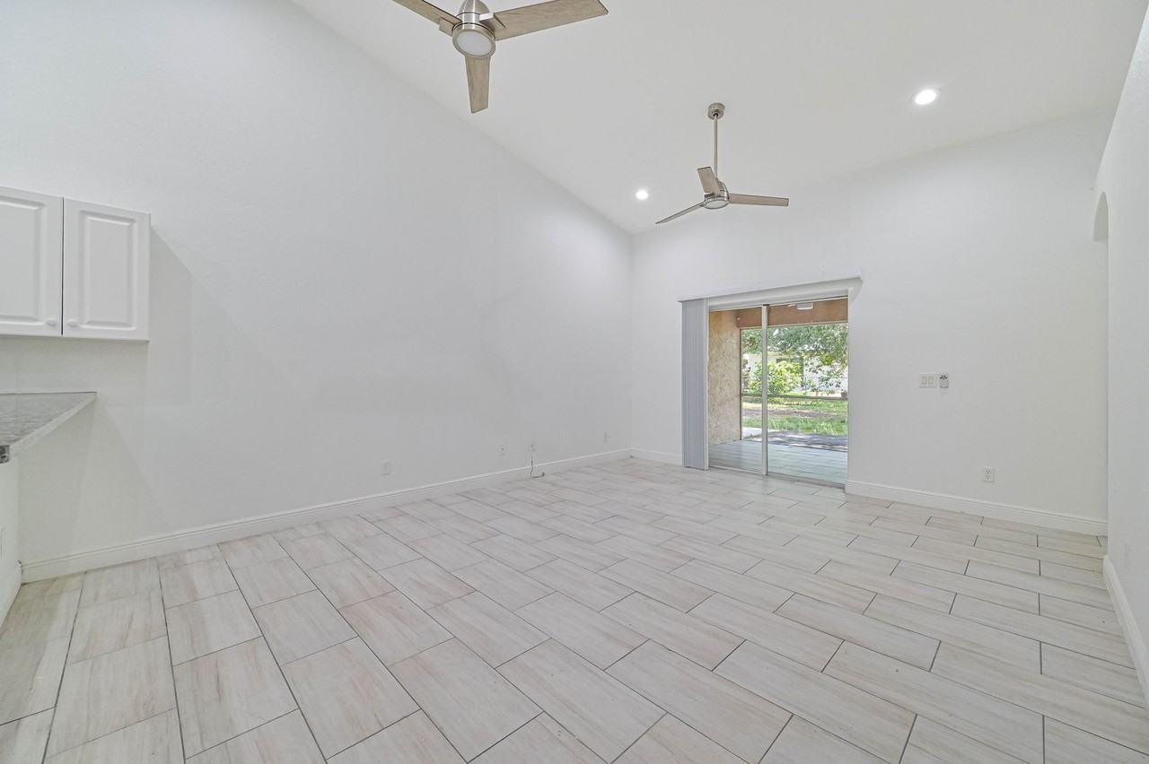 1226 Se 6th St - Photo 6 of 21