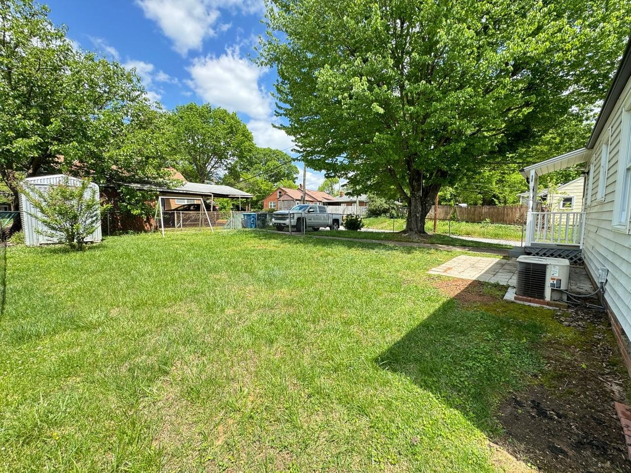 500 Elm St - Photo 4 of 17