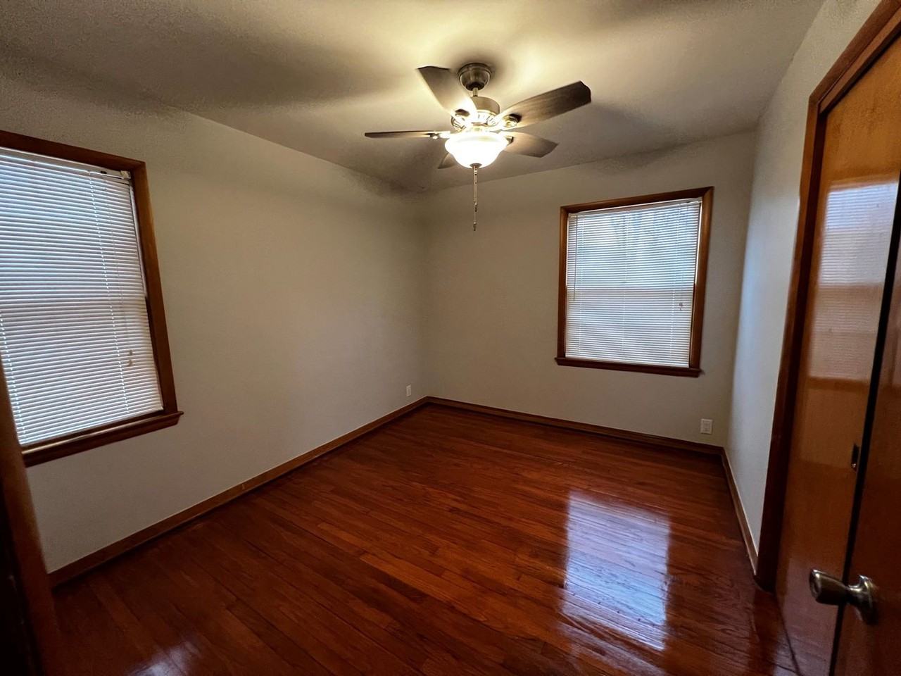 909 E Howard Ave - Photo 2 of 10