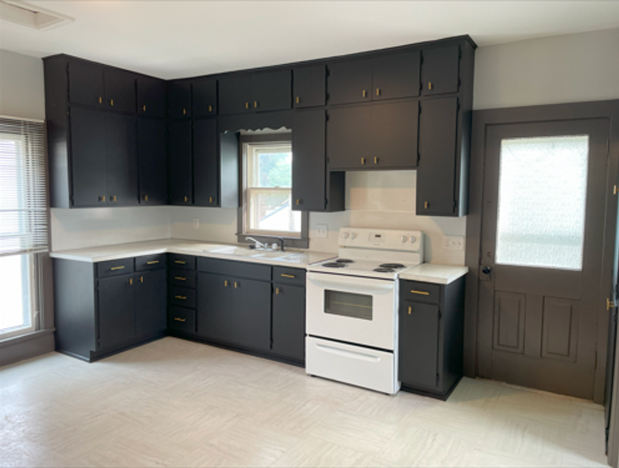 233 W Lincoln - Photo 3 of 7