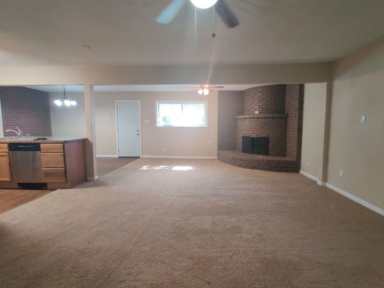 1003 Dyche Ln - Photo 3 of 21