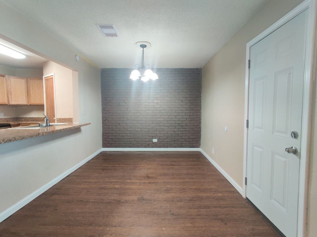 1003 Dyche Ln - Photo 7 of 21