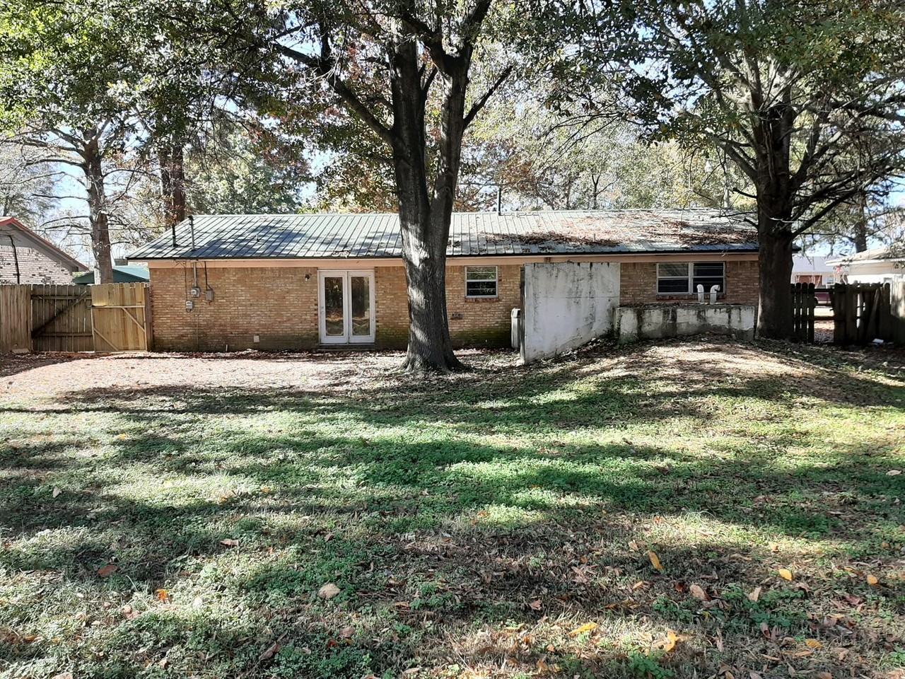 205 S Jim Denton St - Photo 3 of 25