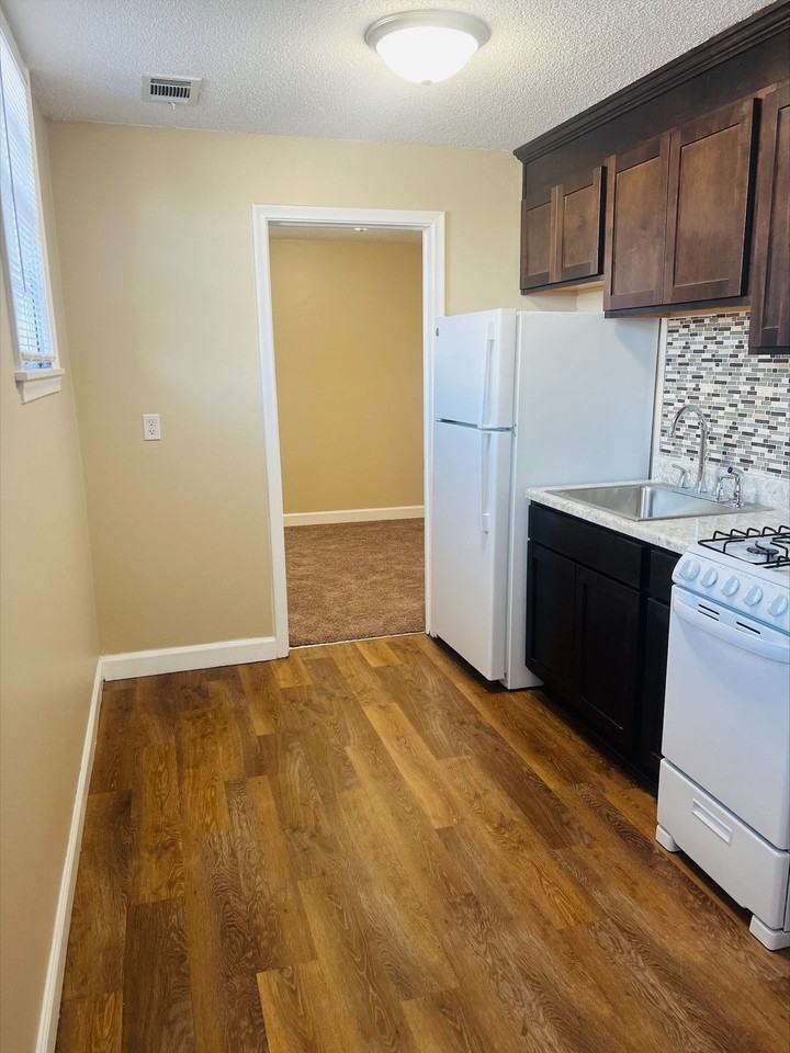 538 Summit Street NE - Photo 3 of 10