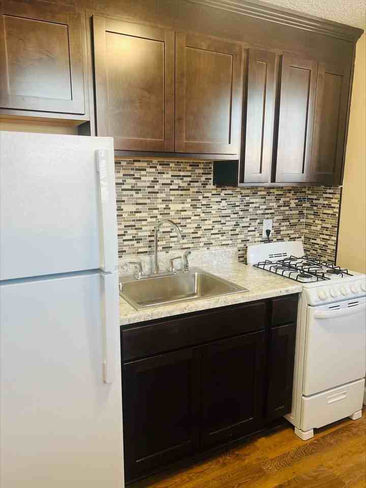 538 Summit Street NE - Photo 4 of 10