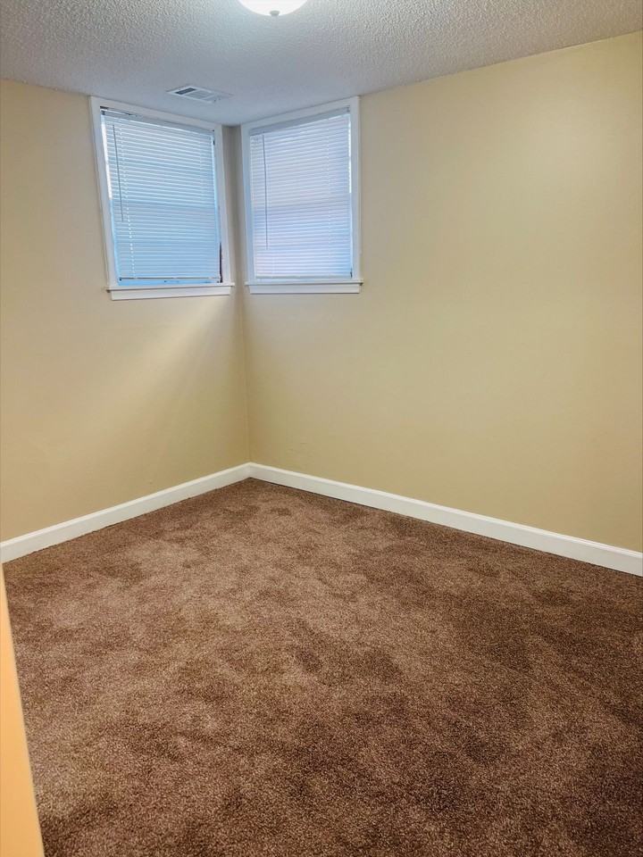 538 Summit Street NE - Photo 6 of 10