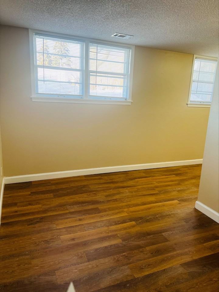 538 Summit Street NE - Photo 7 of 10