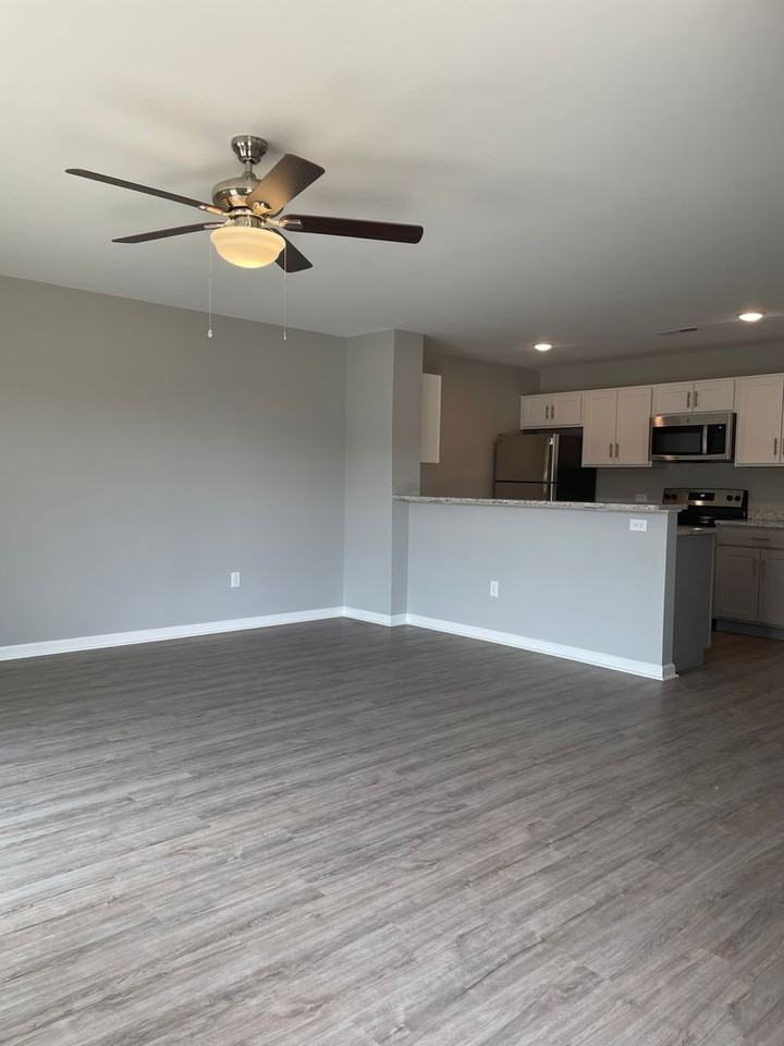 471 Pauline Dr - Photo 2 of 9