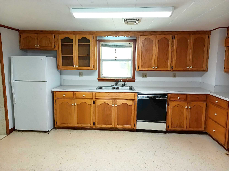 915 E Ash St - Photo 2 of 17