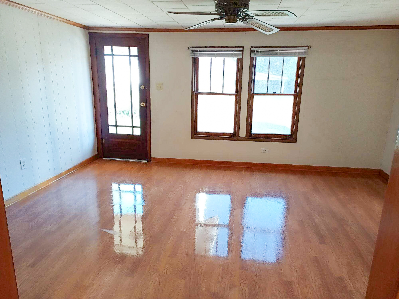 915 E Ash St - Photo 4 of 17