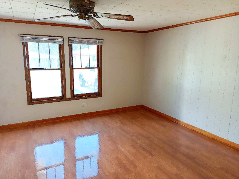 915 E Ash St - Photo 5 of 17