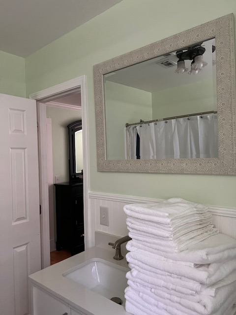 558 Bishop Ln N - Photo 3 of 22