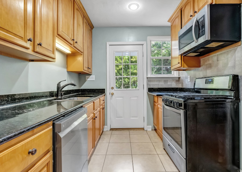 1128 Marion Avenue - Photo 3 of 4