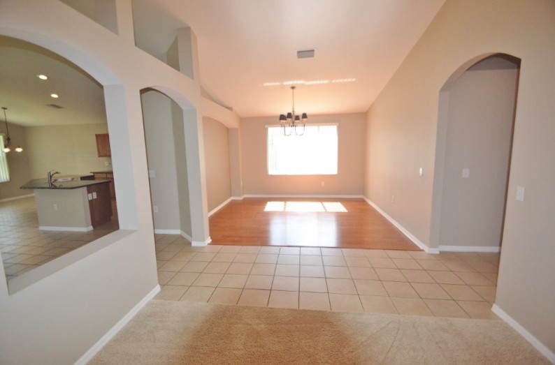 4542 Roundview Ct - Photo 2 of 7