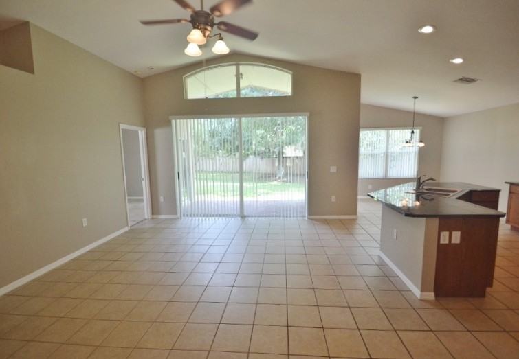 4542 Roundview Ct - Photo 3 of 7