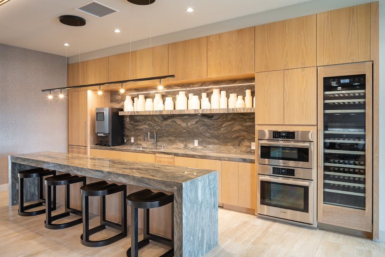 2435 S Sepulveda Blvd - Photo 3 of 11