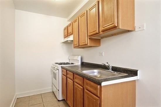 808 W 76th St - Photo 3 of 13