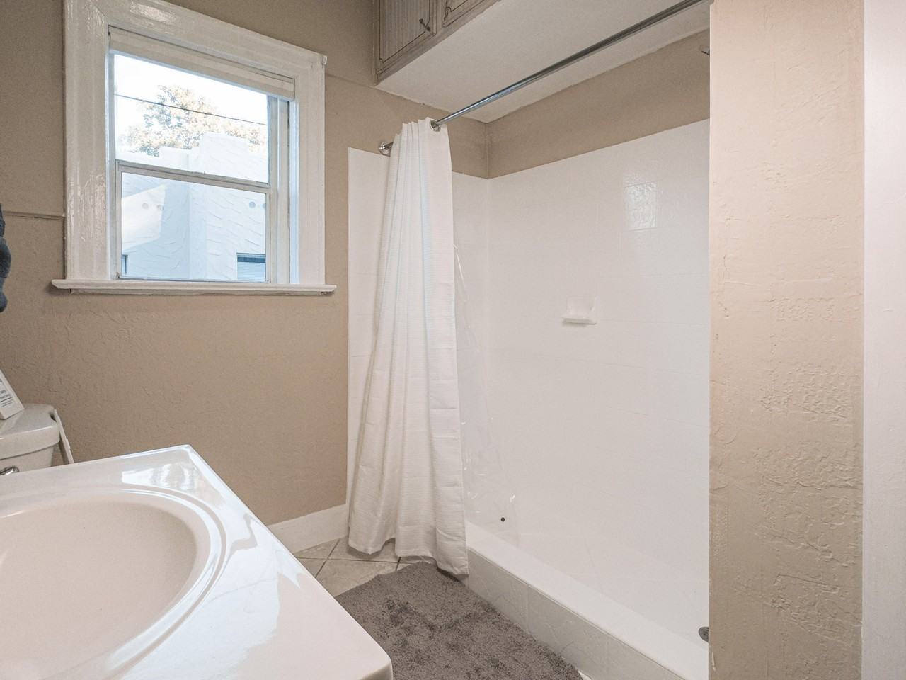 Sw 11th St - Photo 2 of 9