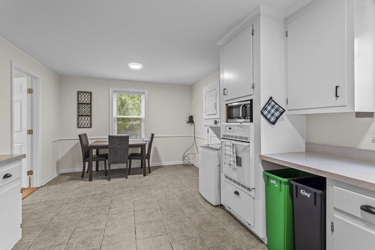 Davis Ave - Photo 2 of 19