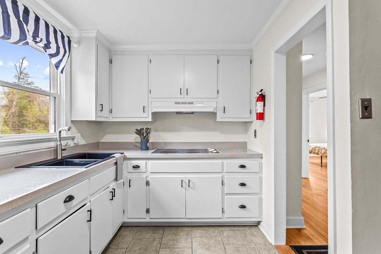 Davis Ave - Photo 3 of 19