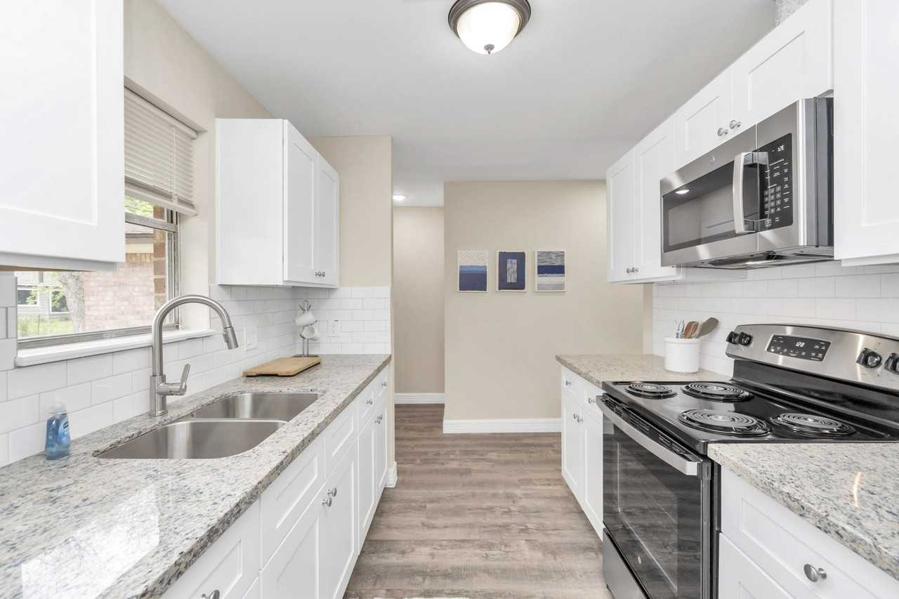 Tavenor Lane - Photo 6 of 11