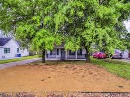 featured image of Leana Ave