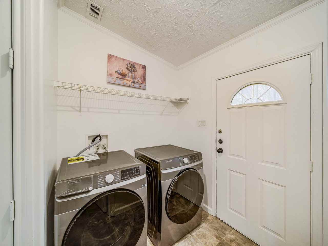 Leana Ave - Photo 5 of 6