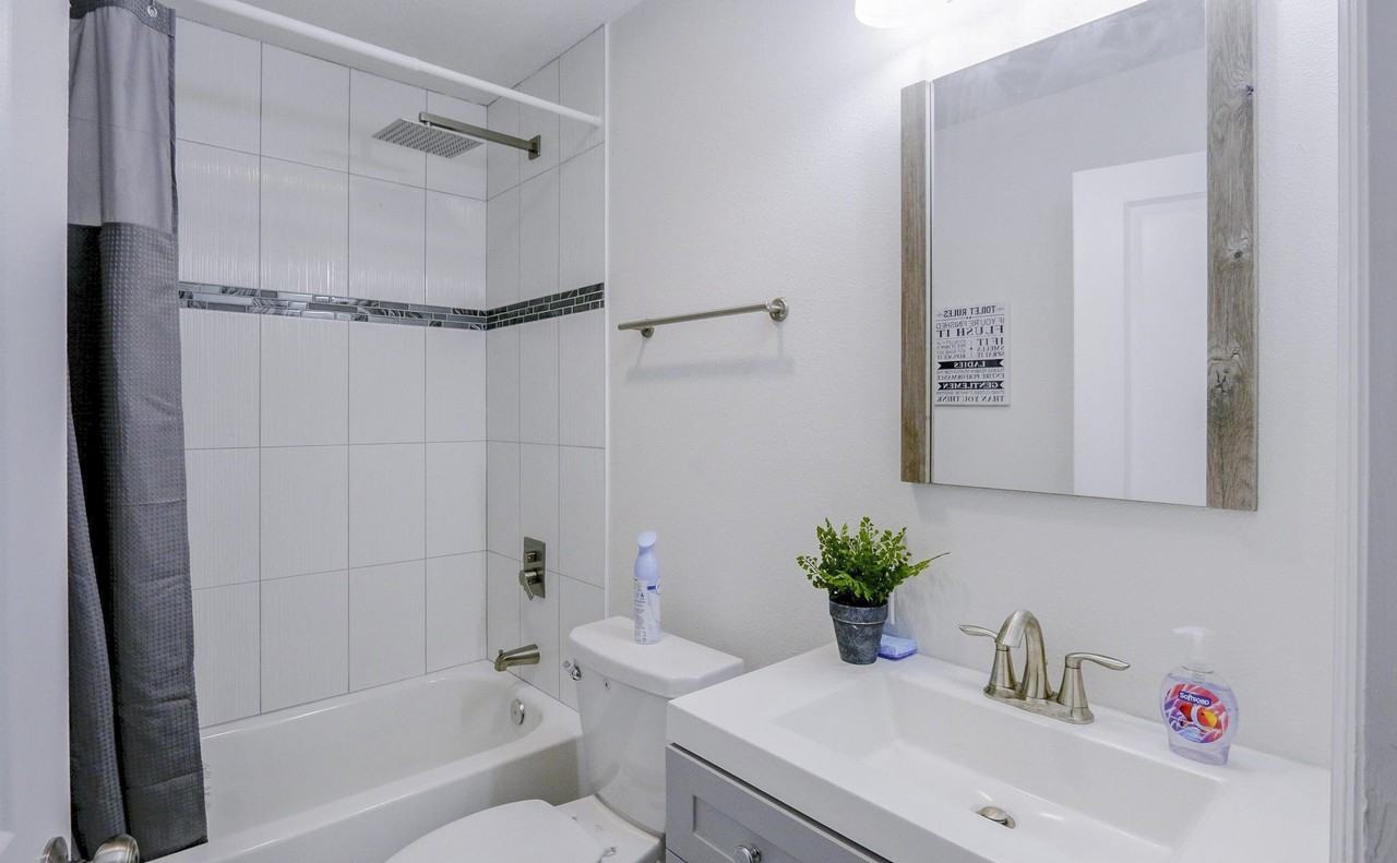 Courtland St - Photo 2 of 19