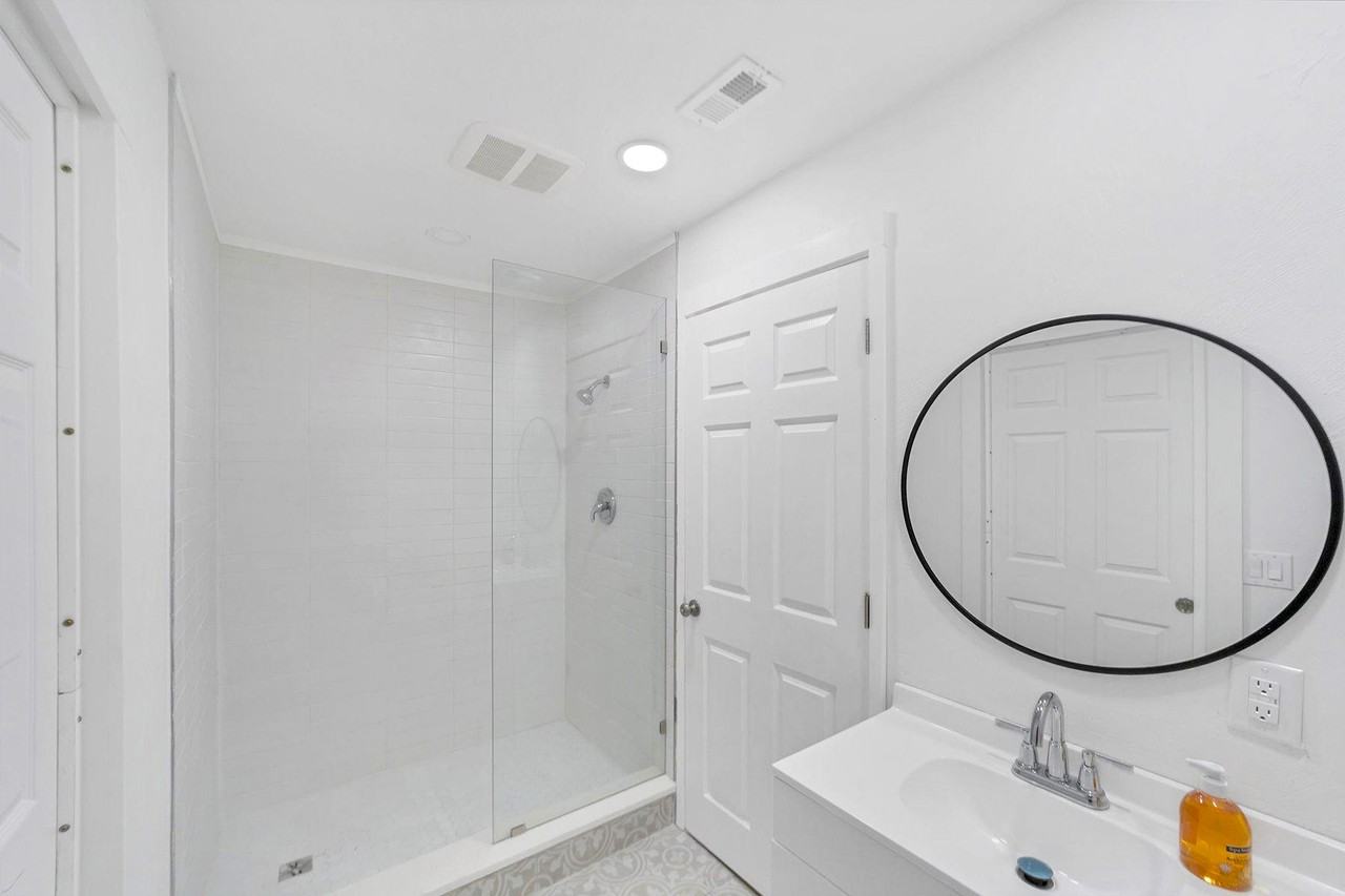 Glenwood Ave - Photo 4 of 9